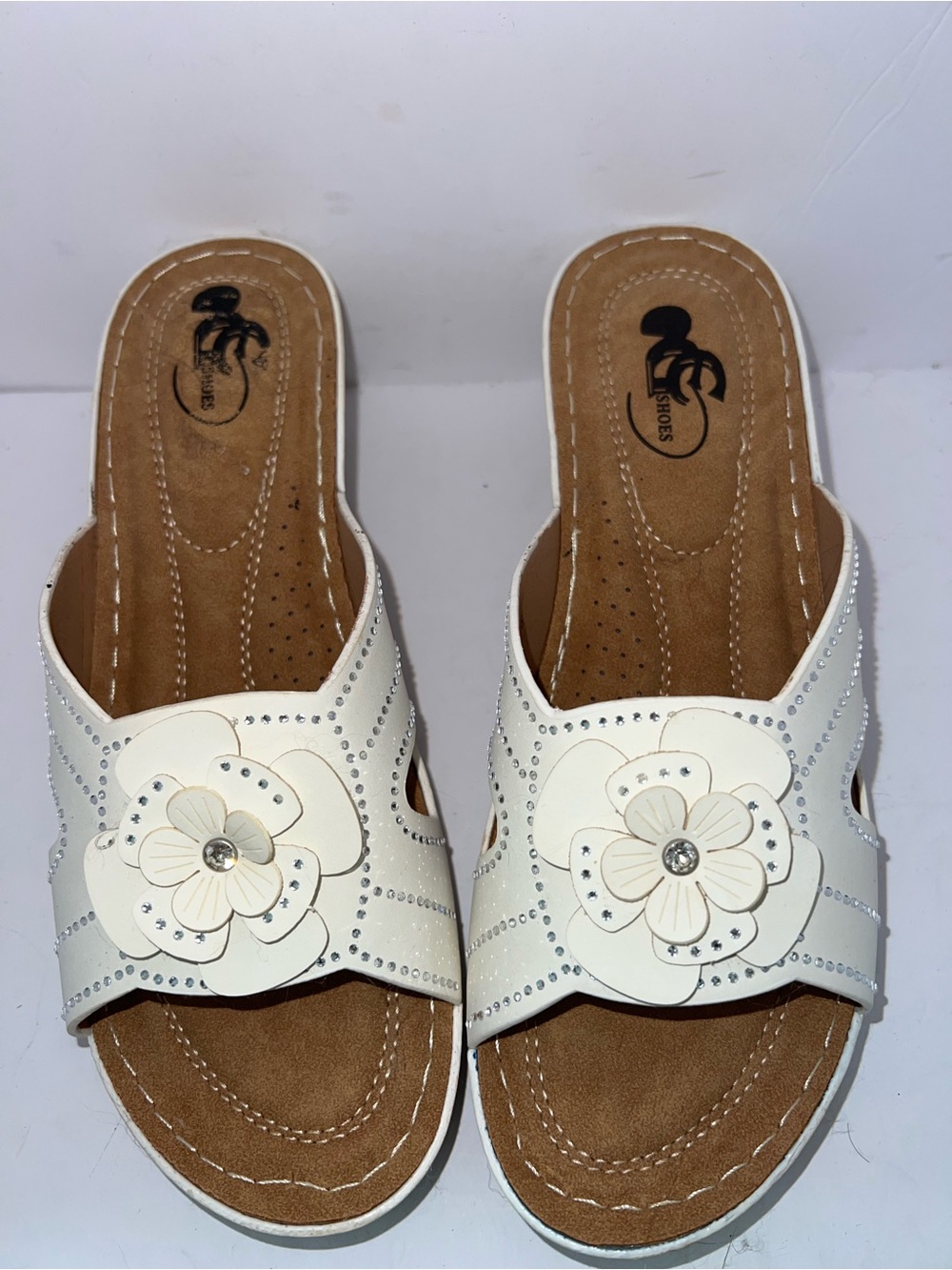 GC Shoes “Fiora” White Floral Rhinestone Wedge Slide Sandals — Size 8.5